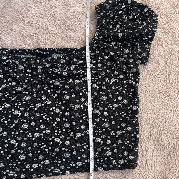 Floral Ruched Crop Top - Picture 7 of 7